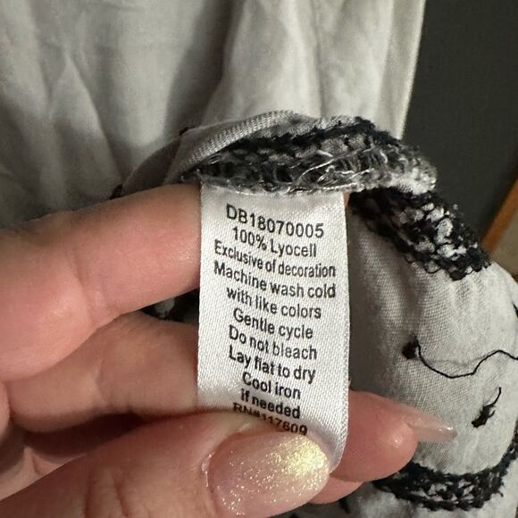 Downeast Pullover Flutter Sleeve Blouse Gray With Black Embroidery Size Medium - Picture 7 of 16